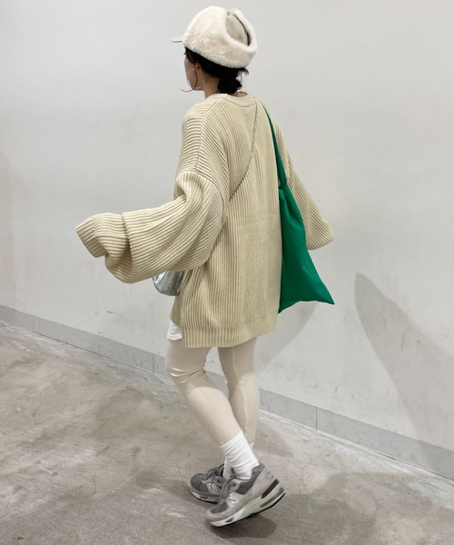 wee9s（ウィークス）の「perfect silhouette super over knit / パーフェクトシルエットスーパーオーバーニット（ニット/セーター・レディース・アイボリー/ピンク/ブラック/グレー/レッド/ブルー・FREE）」の8枚目の写真