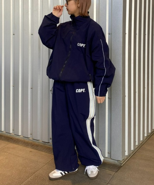 SOUNDSGOOOOD(サウンズグッド)の「【SOUNDS GOOOOD / サウンズグッド】リフレクタープリントナイロントラックパンツ(その他パンツ・メンズ・チャコールグレー/ネイビー・ONE SIZE)」の11枚目の写真