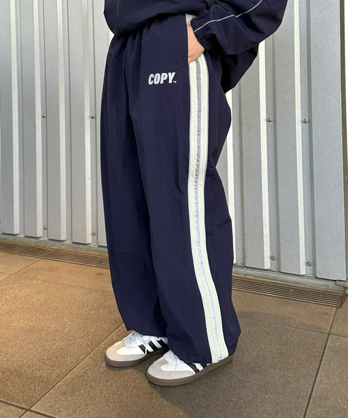 SOUNDSGOOOOD(サウンズグッド)の「【SOUNDS GOOOOD / サウンズグッド】リフレクタープリントナイロントラックパンツ(その他パンツ・メンズ・チャコールグレー/ネイビー・ONE SIZE)」の8枚目の写真