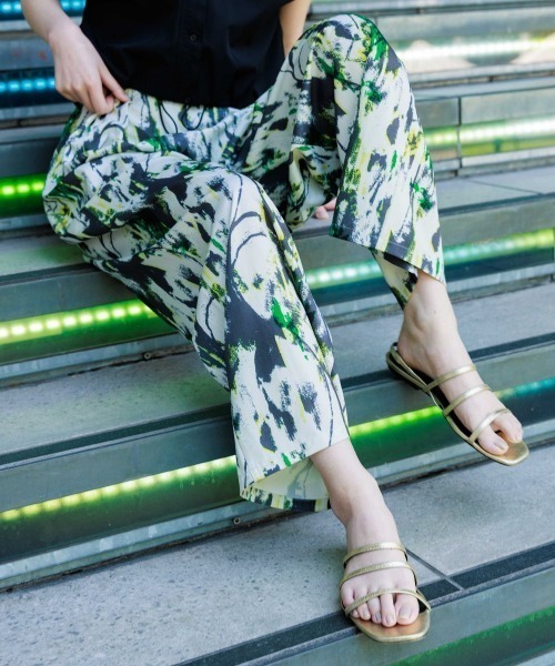 NOMINE（ノミネ）の「【セットアップ着用可】ペインティング ドロスト タックパンツ ▲NOMINE商品一覧は上のNOMINEタブをクリック▲（その他パンツ・レディース・マスタード/ピンク/アイボリー・S/M）」の3枚目の写真