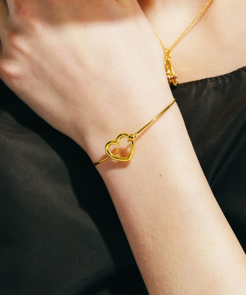 whim(ウィム)の「【NEW】Simple heart bangle(バングル/リストバンド・レディース・シルバー/ゴールド・FREE)」の1枚目の写真