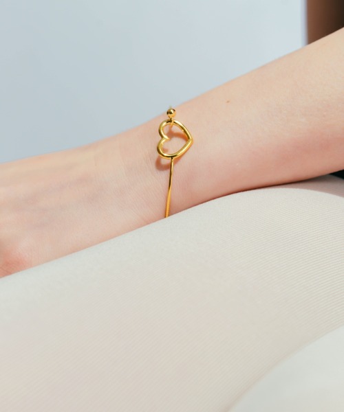 whim(ウィム)の「【NEW】Simple heart bangle(バングル/リストバンド・レディース・シルバー/ゴールド・FREE)」の5枚目の写真
