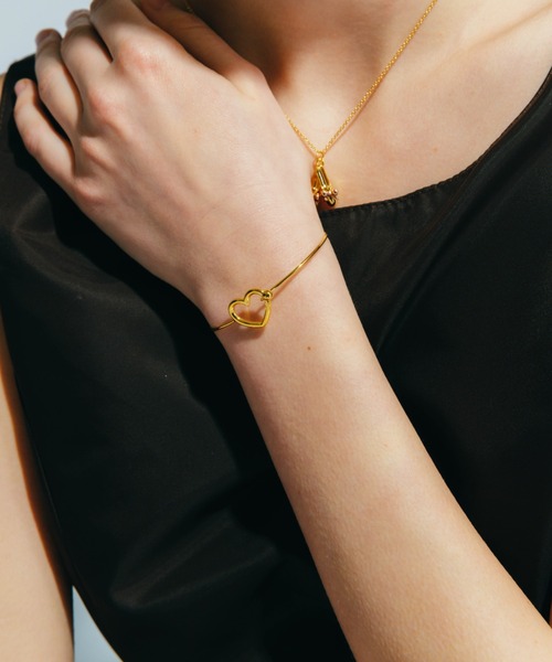 whim(ウィム)の「【NEW】Simple heart bangle(バングル/リストバンド・レディース・シルバー/ゴールド・FREE)」の4枚目の写真