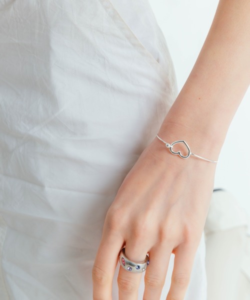 whim(ウィム)の「【NEW】Simple heart bangle(バングル/リストバンド・レディース・シルバー/ゴールド・FREE)」の7枚目の写真