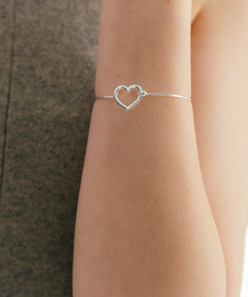 whim(ウィム)の「【NEW】Simple heart bangle(バングル/リストバンド・レディース・シルバー/ゴールド・FREE)」の9枚目の写真