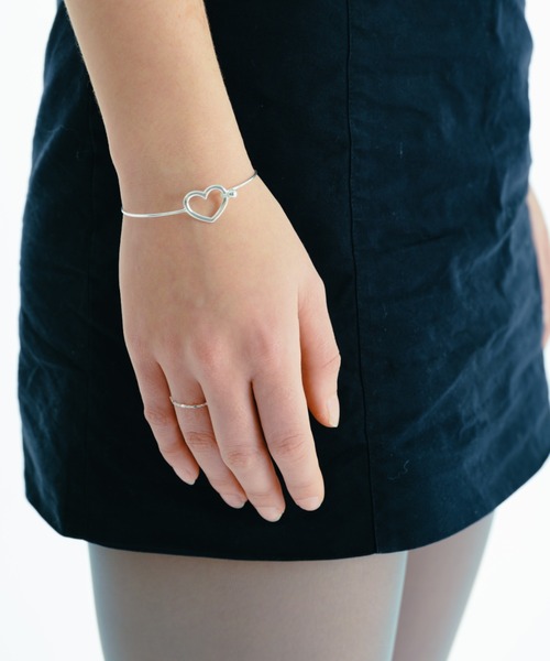 whim(ウィム)の「【NEW】Simple heart bangle(バングル/リストバンド・レディース・シルバー/ゴールド・FREE)」の10枚目の写真