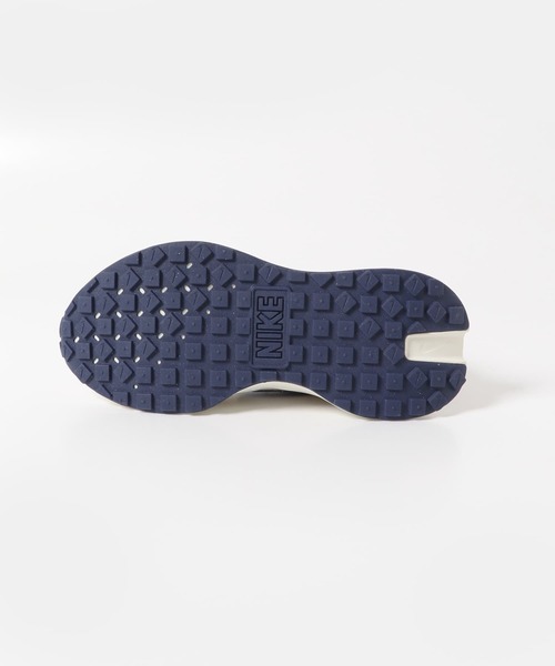 NIKE(ナイキ)の「NIKE フェニックスワッフル(スニーカー・レディース・ホワイト系その他/ブラウン系その他・24.5/24/23.5)」の3枚目の写真