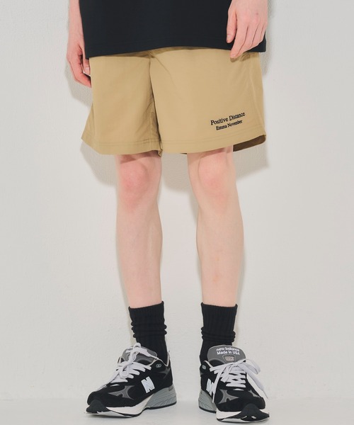 EMMA NOVEMBER (エマノーヴェンバー)の「Embroidery ナイロン イージー ショーツ(その他パンツ・メンズ・オリーブ/チャコールグレー/ベージュ/ネイビー/ブラック/ブラック×ブラック・2/3/1)」の4枚目の写真