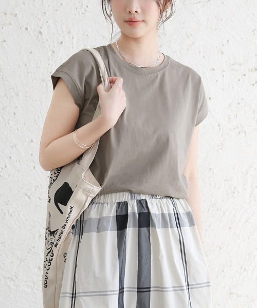 Doux Belle(ドゥーベル)の「コットン半袖シンプルTシャツ(Tシャツ/カットソー・レディース・ライトグリーン/グレー系その他/グレイッシュベージュ/ブラック/オフホワイト・MEDIUM)」の6枚目の写真