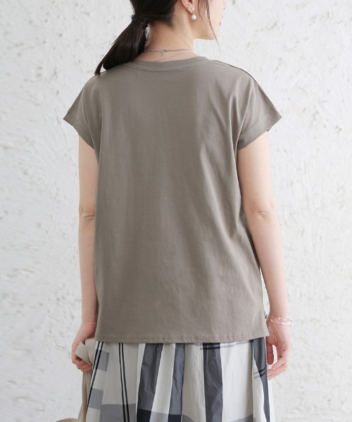 Doux Belle(ドゥーベル)の「コットン半袖シンプルTシャツ(Tシャツ/カットソー・レディース・ライトグリーン/グレー系その他/グレイッシュベージュ/ブラック/オフホワイト・MEDIUM)」の8枚目の写真