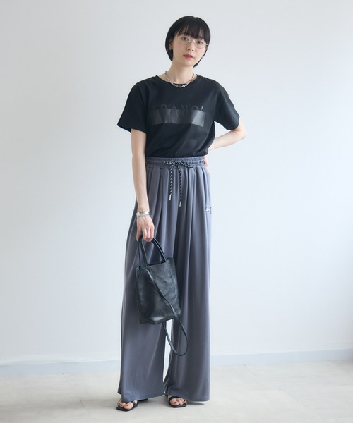 TRANOI(トラノイ)の「TRANOI. Tシャツ(Tシャツ/カットソー・レディース・ブラック/ホワイト・FREE)」の19枚目の写真