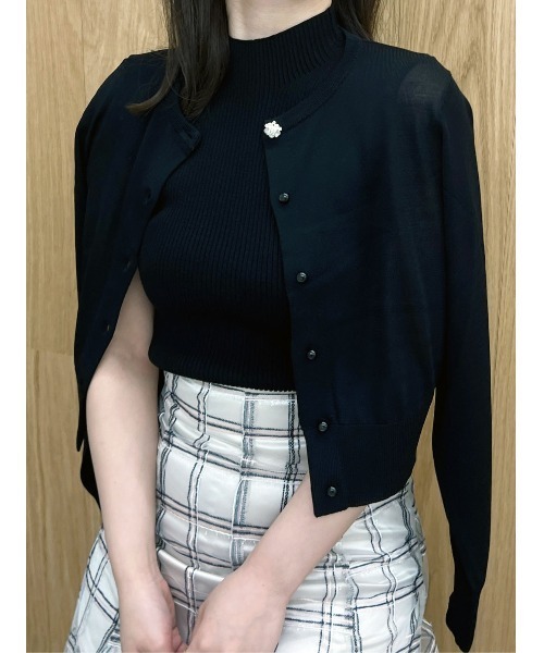 MERCURYDUO(マーキュリーデュオ)の「ビジューボタンニットカーディガン(カーディガン/ボレロ・レディース・オフホワイト/ブルー/ブラック/ラベンダー/ベージュ・FREE)」の3枚目の写真