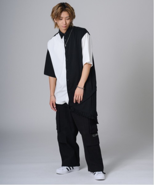 REGIEVO(レジエボ)の「REGIEVO 袖フリンジ2WAYシャツ(シャツ/ブラウス・メンズ・オフホワイト/ブラック・L/M)」の6枚目の写真