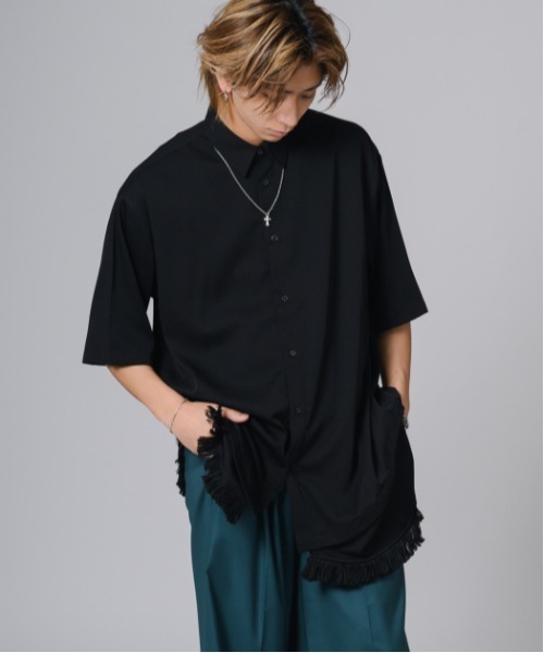 REGIEVO(レジエボ)の「REGIEVO 袖フリンジ2WAYシャツ(シャツ/ブラウス・メンズ・オフホワイト/ブラック・L/M)」の14枚目の写真