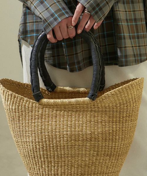 SALON adam et rope'（サロン アダム エ ロペ）の「ボルガ丸底ニケフォルムバスケット M/無地黒ハンドル（かごバッグ・レディース・ベージュ・FREE）」の9枚目の写真