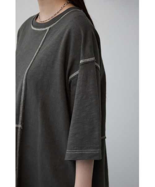 AZUL by moussy（アズールバイマウジー）の「ビッグチュニックシャツ（Tシャツ/カットソー・レディース・カーキ/スモークグレー・FREE）」の4枚目の写真