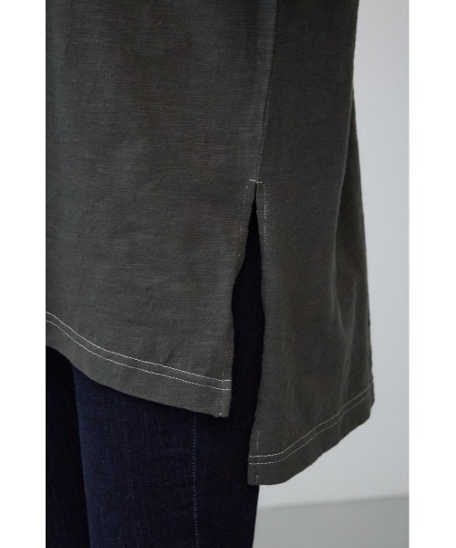 AZUL by moussy（アズールバイマウジー）の「ビッグチュニックシャツ（Tシャツ/カットソー・レディース・カーキ/スモークグレー・FREE）」の5枚目の写真