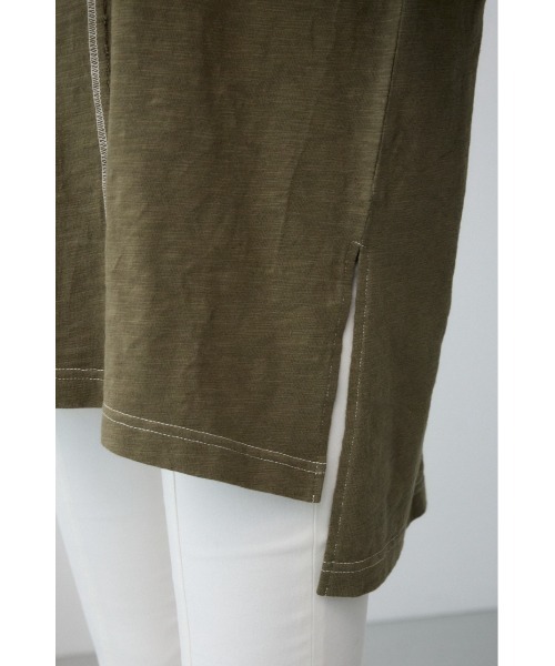 AZUL by moussy（アズールバイマウジー）の「ビッグチュニックシャツ（Tシャツ/カットソー・レディース・カーキ/スモークグレー・FREE）」の16枚目の写真