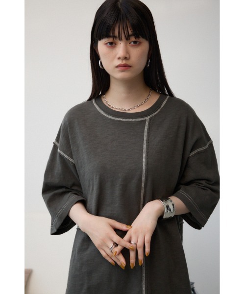 AZUL by moussy（アズールバイマウジー）の「ビッグチュニックシャツ（Tシャツ/カットソー・レディース・カーキ/スモークグレー・FREE）」の19枚目の写真