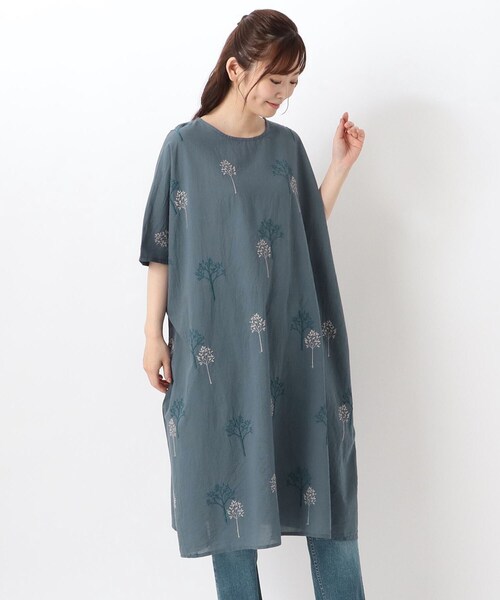 one'sterrace（ワンズテラス）の「刺繍入りワンピース（ワンピース・レディース・グレー系その他7/ホワイト系9/ブルー系その他7・02）」の3枚目の写真