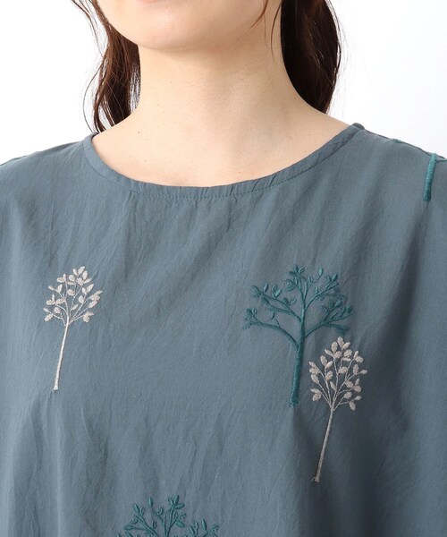 one'sterrace（ワンズテラス）の「刺繍入りワンピース（ワンピース・レディース・グレー系その他7/ホワイト系9/ブルー系その他7・02）」の7枚目の写真