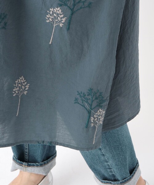 one'sterrace（ワンズテラス）の「刺繍入りワンピース（ワンピース・レディース・グレー系その他7/ホワイト系9/ブルー系その他7・02）」の10枚目の写真