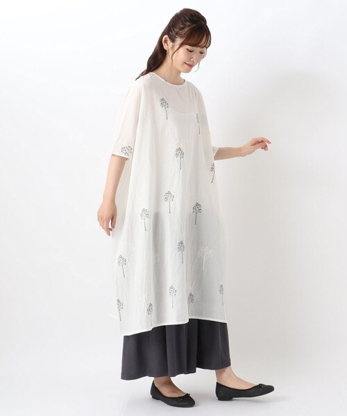 one'sterrace（ワンズテラス）の「刺繍入りワンピース（ワンピース・レディース・グレー系その他7/ホワイト系9/ブルー系その他7・02）」の13枚目の写真