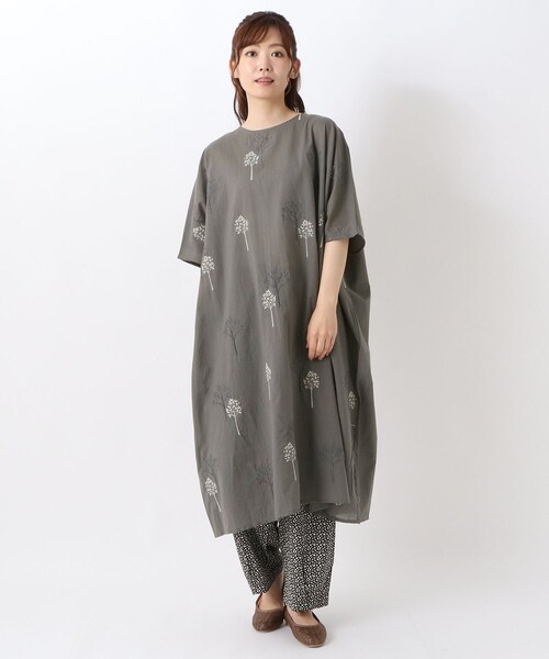 one'sterrace（ワンズテラス）の「刺繍入りワンピース（ワンピース・レディース・グレー系その他7/ホワイト系9/ブルー系その他7・02）」の15枚目の写真