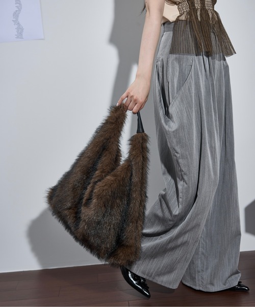 THE YOn（ザヨン）の「エコファートライアングルトートバッグ（トートバッグ・レディース・グレー/ベージュ/ブラウン・FREE）」の8枚目の写真