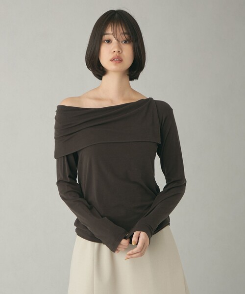 EMMEL REFINES(エメルリファインズ)の「<EMMEL REFINES>EM ベアテン オフショル ロングスリーブ カットソー(Tシャツ/カットソー・レディース・ダークブラウン/ダークグレー・FREE)」の2枚目の写真