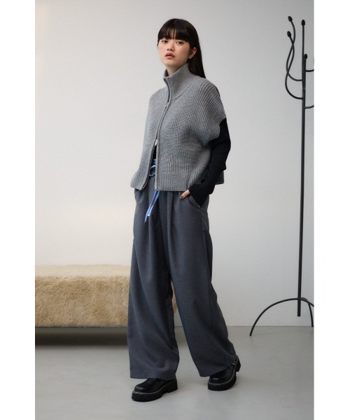 AZUL by moussy(アズールバイマウジー)の「ジップアップニットベスト(ベスト・レディース・アイボリー/ブラック/グレー・FREE)」の11枚目の写真