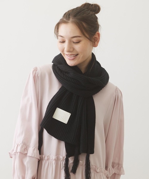 MILKFED.（ミルクフェド）の「LOGO PATCH RIB SCARF（マフラー・レディース・マルチ/ブラック/アッシュ/ベージュ・ONE SIZE）」の2枚目の写真