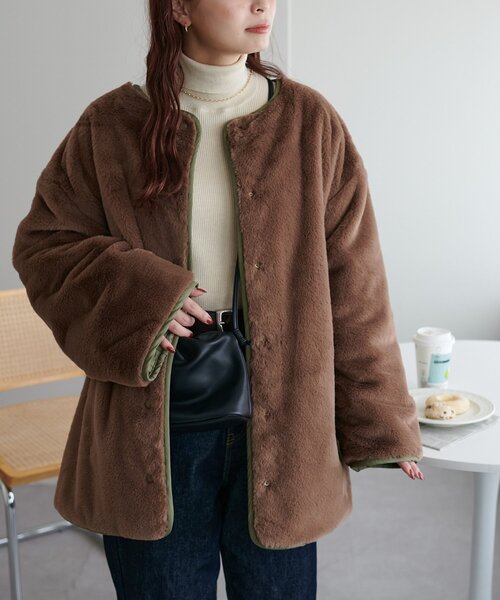 DISCOAT(ディスコート)の「キルティングリバーシブルファーコート《WEB限定カラーあり》(その他アウター・レディース・アイボリー/カーキ/ブラック/モカ・FREE)」の19枚目の写真