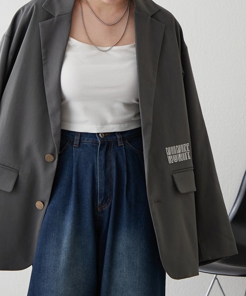 NUNIFE(ユニフィー)の「【UNISEX】刺繍入りテーラード(テーラードジャケット・レディース・ブラック/ライトブラウン/チャコールグレー・FREE)」の2枚目の写真