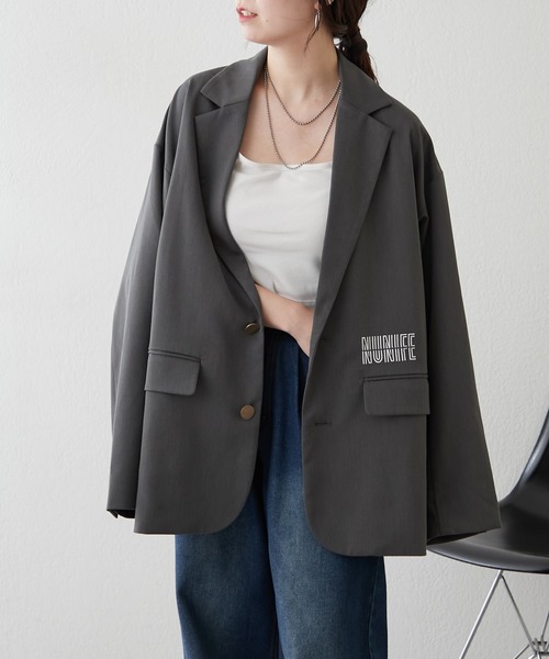 NUNIFE(ユニフィー)の「【UNISEX】刺繍入りテーラード(テーラードジャケット・レディース・ブラック/ライトブラウン/チャコールグレー・FREE)」の10枚目の写真