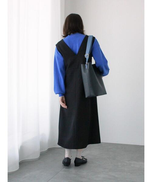 Te chichi TERRASSE（テチチテラス）の「Vネックジャンパースカート（ワンピース・レディース・ベージュ/モカ/ブラック・F）」の7枚目の写真