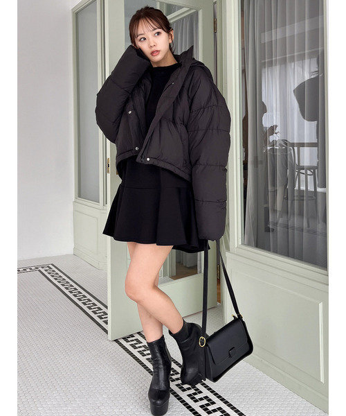 MIIA(ミーア)の「ショートダウンジャケット(カーディガン/ボレロ・レディース・オフホワイト/ブラック・FREE)」の4枚目の写真