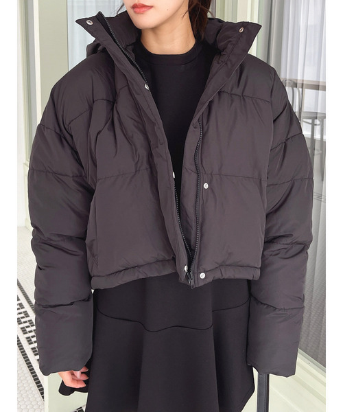 MIIA(ミーア)の「ショートダウンジャケット(カーディガン/ボレロ・レディース・オフホワイト/ブラック・FREE)」の9枚目の写真