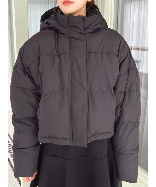 MIIA(ミーア)の「ショートダウンジャケット(カーディガン/ボレロ・レディース・オフホワイト/ブラック・FREE)」の10枚目の写真