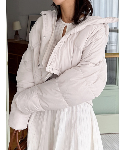 MIIA(ミーア)の「ショートダウンジャケット(カーディガン/ボレロ・レディース・オフホワイト/ブラック・FREE)」の12枚目の写真