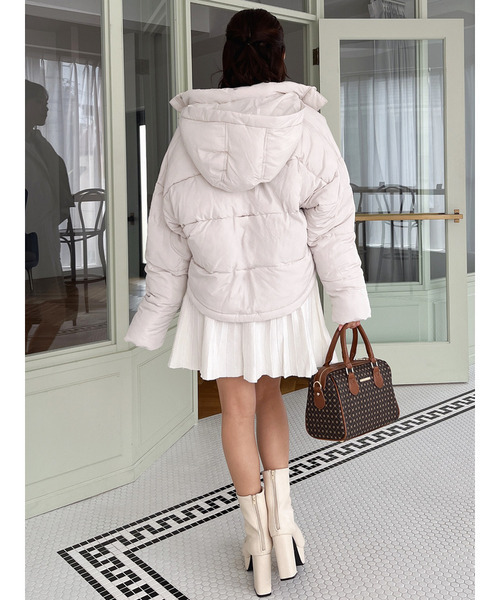 MIIA(ミーア)の「ショートダウンジャケット(カーディガン/ボレロ・レディース・オフホワイト/ブラック・FREE)」の16枚目の写真