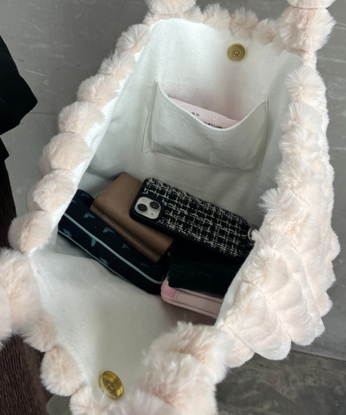 Loco Ocean(ロコオーシャン)の「もこもこ フェイクファーバッグ 2WAYトート&ショルダー(トートバッグ・レディース・ベージュ/グレー・ONE SIZE)」の10枚目の写真