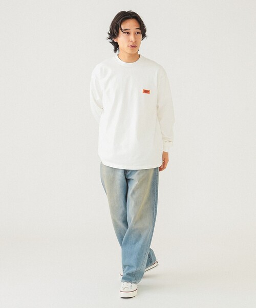 BEAMS（ビームス）の「【別注】UNIVERSAL OVERALL / ロゴ ロングスリーブ Tシャツ（Tシャツ/カットソー・メンズ・ホワイト/ブラック/ネイビー・LARGE/MEDIUM/X-LARGE/SMALL）」の4枚目の写真