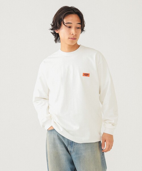 BEAMS（ビームス）の「【別注】UNIVERSAL OVERALL / ロゴ ロングスリーブ Tシャツ（Tシャツ/カットソー・メンズ・ホワイト/ブラック/ネイビー・LARGE/MEDIUM/X-LARGE/SMALL）」の5枚目の写真