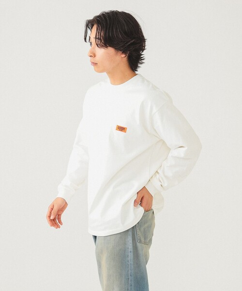BEAMS（ビームス）の「【別注】UNIVERSAL OVERALL / ロゴ ロングスリーブ Tシャツ（Tシャツ/カットソー・メンズ・ホワイト/ブラック/ネイビー・LARGE/MEDIUM/X-LARGE/SMALL）」の6枚目の写真