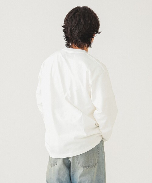 BEAMS（ビームス）の「【別注】UNIVERSAL OVERALL / ロゴ ロングスリーブ Tシャツ（Tシャツ/カットソー・メンズ・ホワイト/ブラック/ネイビー・LARGE/MEDIUM/X-LARGE/SMALL）」の7枚目の写真