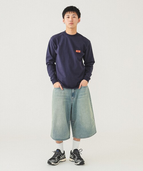 BEAMS（ビームス）の「【別注】UNIVERSAL OVERALL / ロゴ ロングスリーブ Tシャツ（Tシャツ/カットソー・メンズ・ホワイト/ブラック/ネイビー・LARGE/MEDIUM/X-LARGE/SMALL）」の16枚目の写真