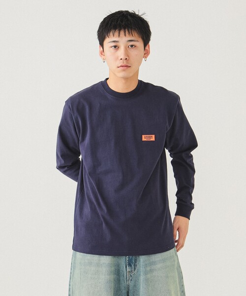 BEAMS（ビームス）の「【別注】UNIVERSAL OVERALL / ロゴ ロングスリーブ Tシャツ（Tシャツ/カットソー・メンズ・ホワイト/ブラック/ネイビー・LARGE/MEDIUM/X-LARGE/SMALL）」の18枚目の写真