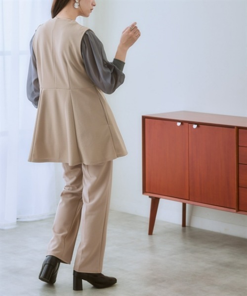 nissen(ニッセン)の「ジレセットアップ(ペプラムジレ+パンツ)(スーツセット・レディース・ブラック/ベージュ・LL/L/M/S/3L)」の4枚目の写真