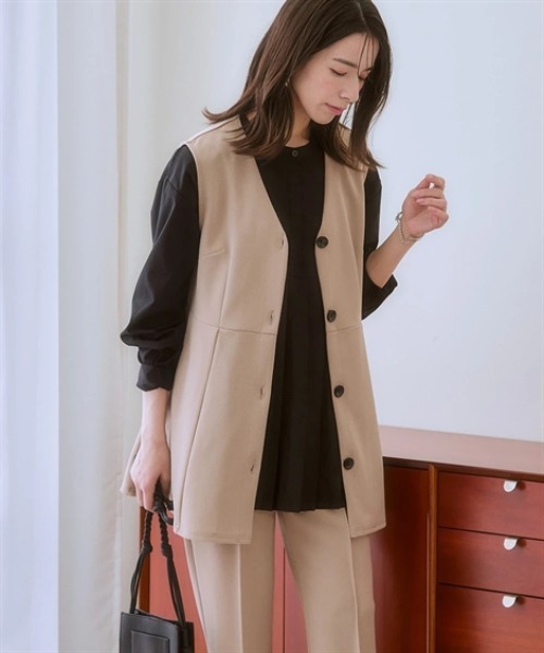 nissen(ニッセン)の「ジレセットアップ(ペプラムジレ+パンツ)(スーツセット・レディース・ブラック/ベージュ・LL/L/M/S/3L)」の4枚目の写真